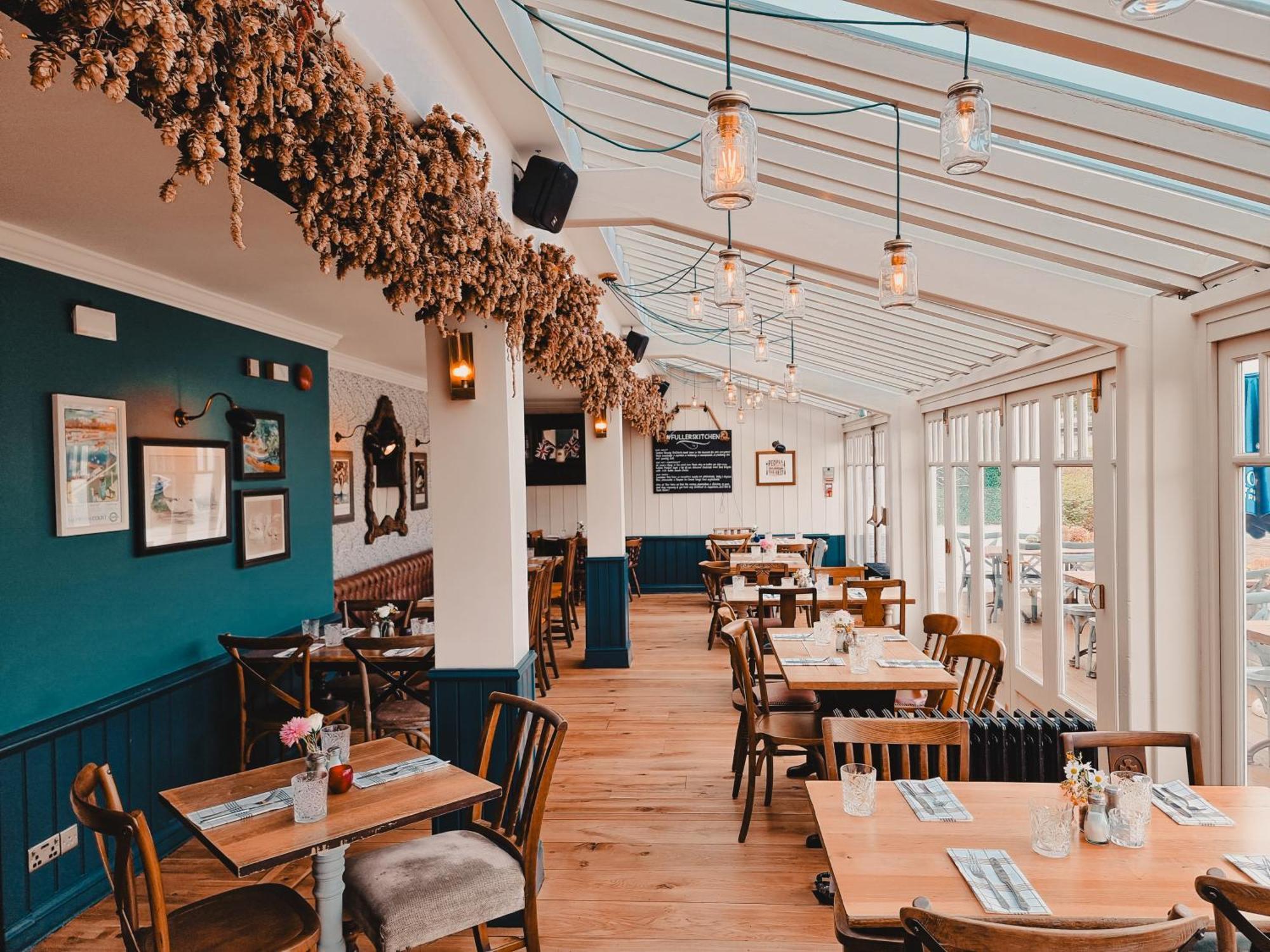 The Swan Hotel Staines-upon-Thames Exteriör bild