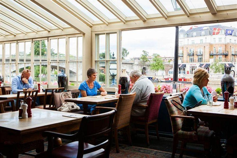 The Swan Hotel Staines-upon-Thames Exteriör bild