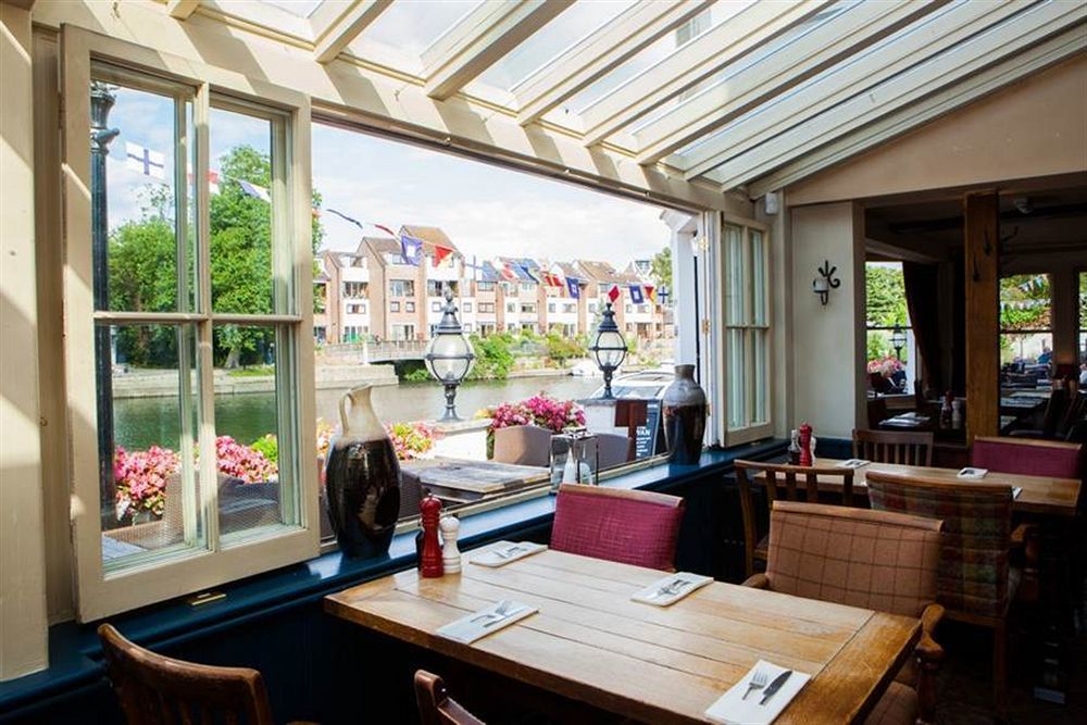 The Swan Hotel Staines-upon-Thames Exteriör bild