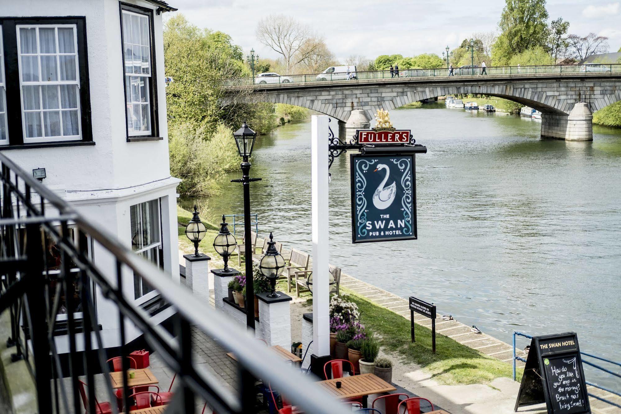 The Swan Hotel Staines-upon-Thames Exteriör bild