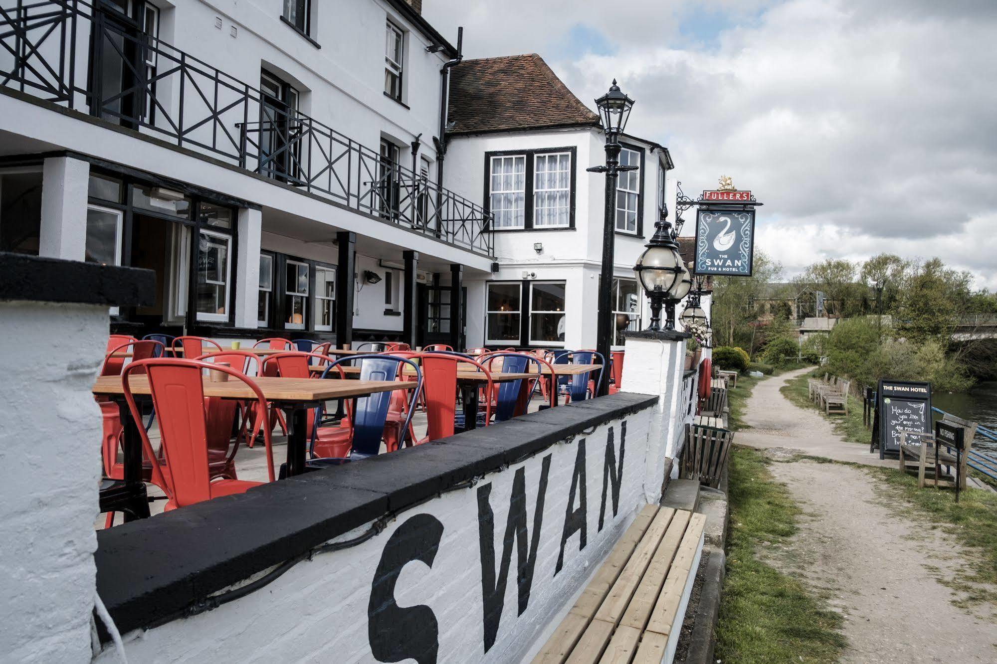 The Swan Hotel Staines-upon-Thames Exteriör bild