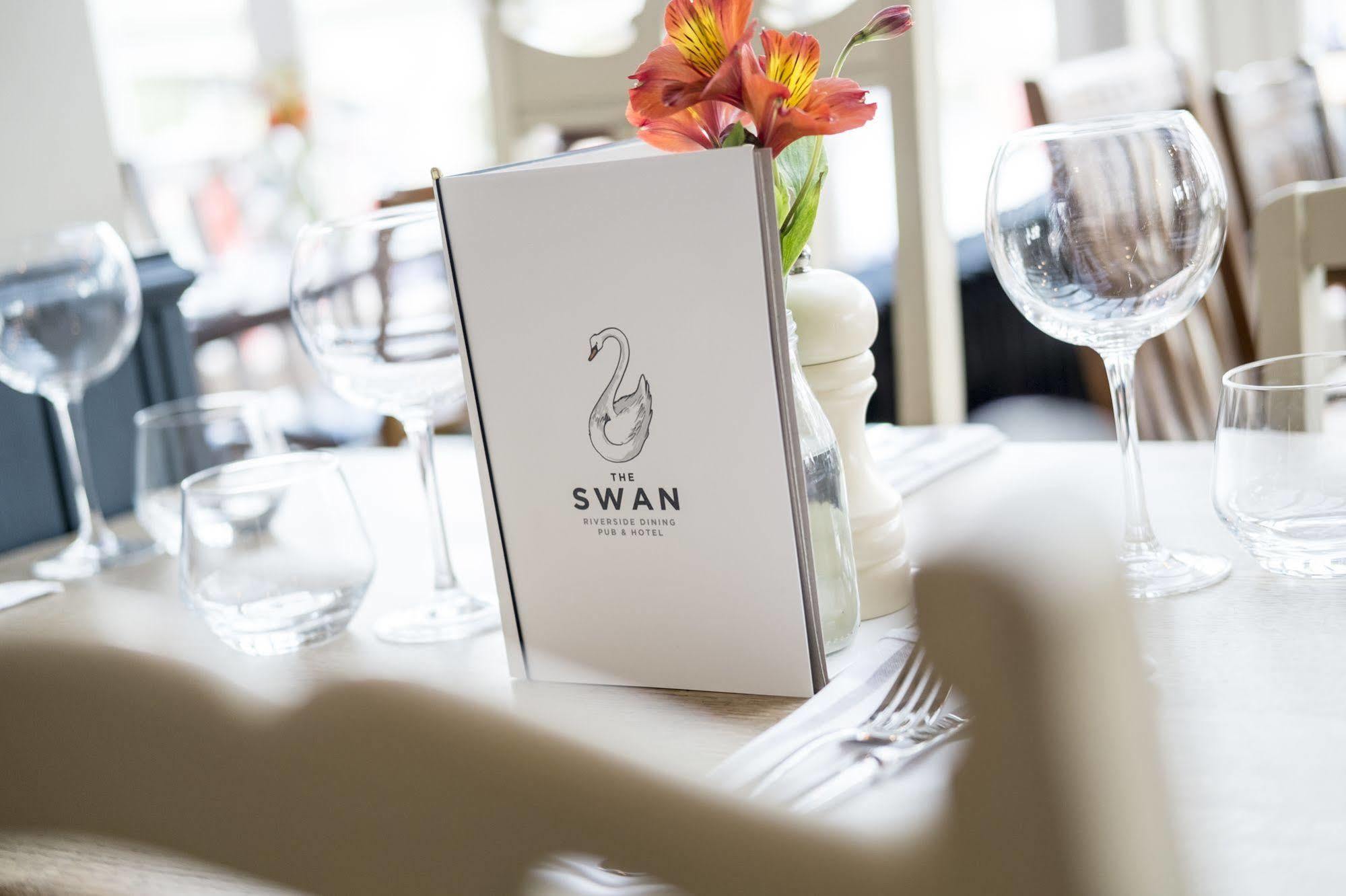 The Swan Hotel Staines-upon-Thames Exteriör bild